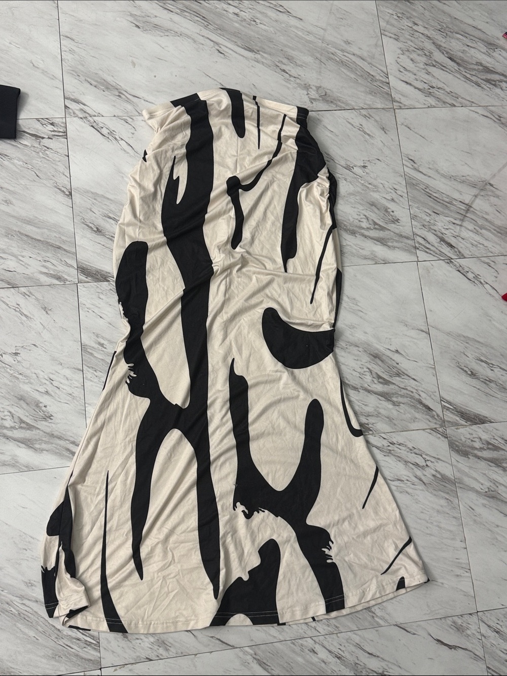 SHEIN Black & Cream Abstract Print Maxi Skirt